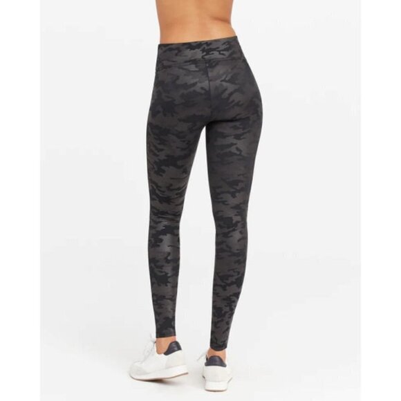 NEW Spanx MATTE Black CAMO Pull On SP LEGGINGS Stretch HIGH WAIST Faux Leather - Picture 10 of 10